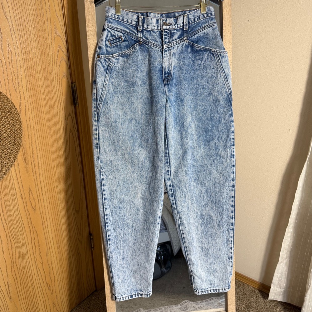 Vintage Levis 900 Series Acid Wash High Waisted Tapered Leg Jeans Light Blue  4